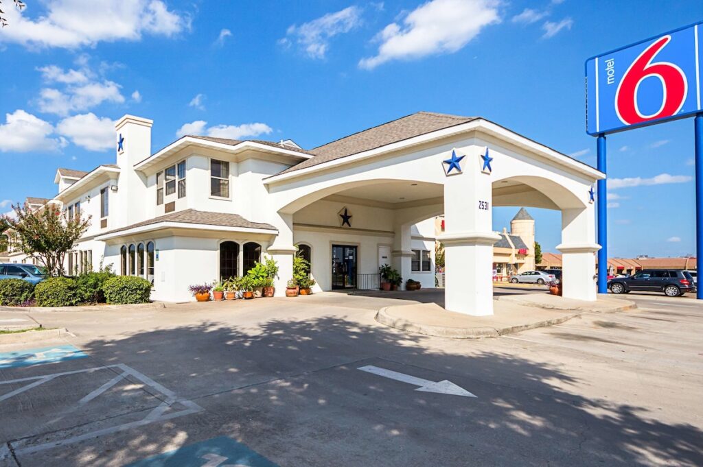 Motel 6 Dallas  Irving DFW Airport South